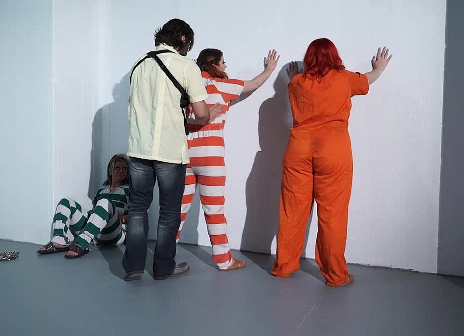 Prisoners Get Transported