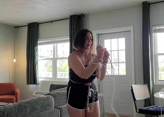 Carissa gets the rope ready bonus with rope tie
